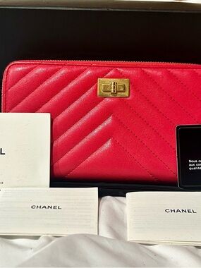 CHANEL BICOLOR REISSUE 2.55